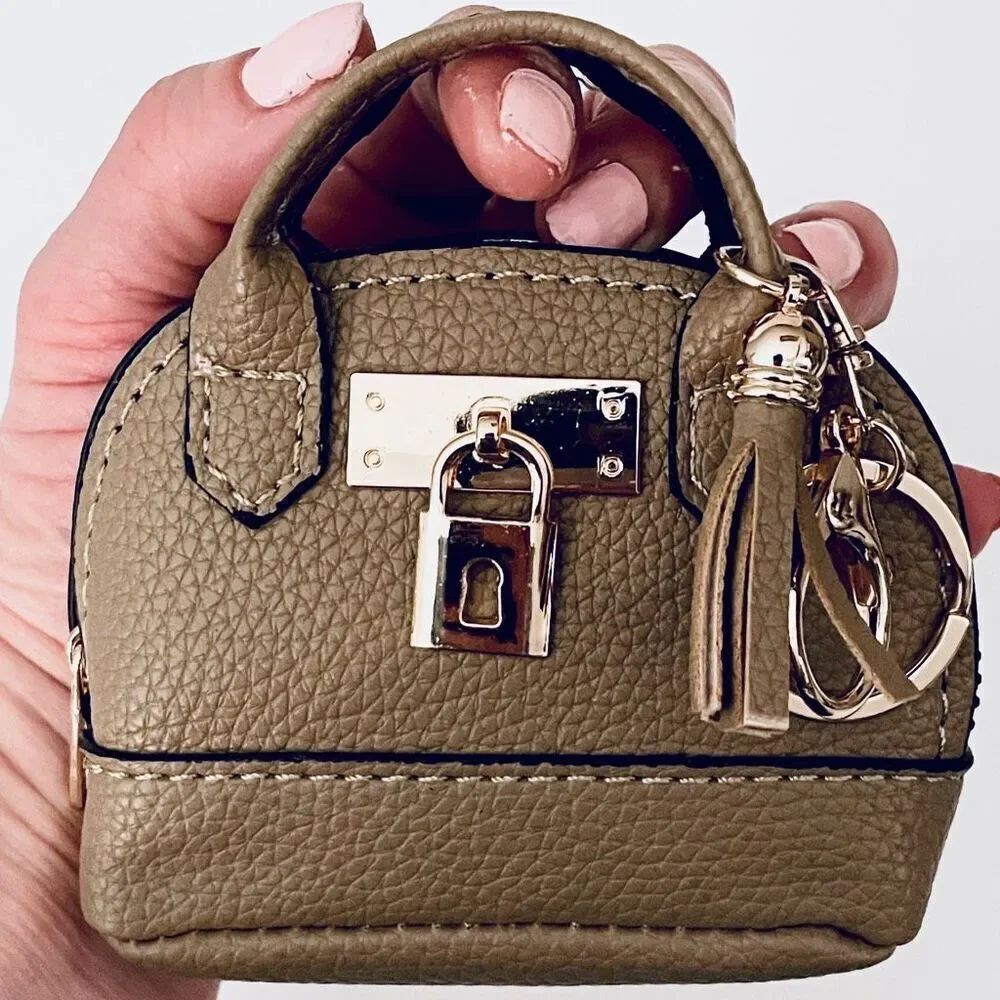 NWT Gorgeous Tan Pu Leather Purse Bag Charm Lobster Keyring Keyring Keyholder